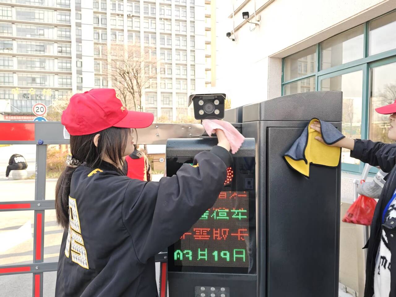 2025清扫校园1.jpg