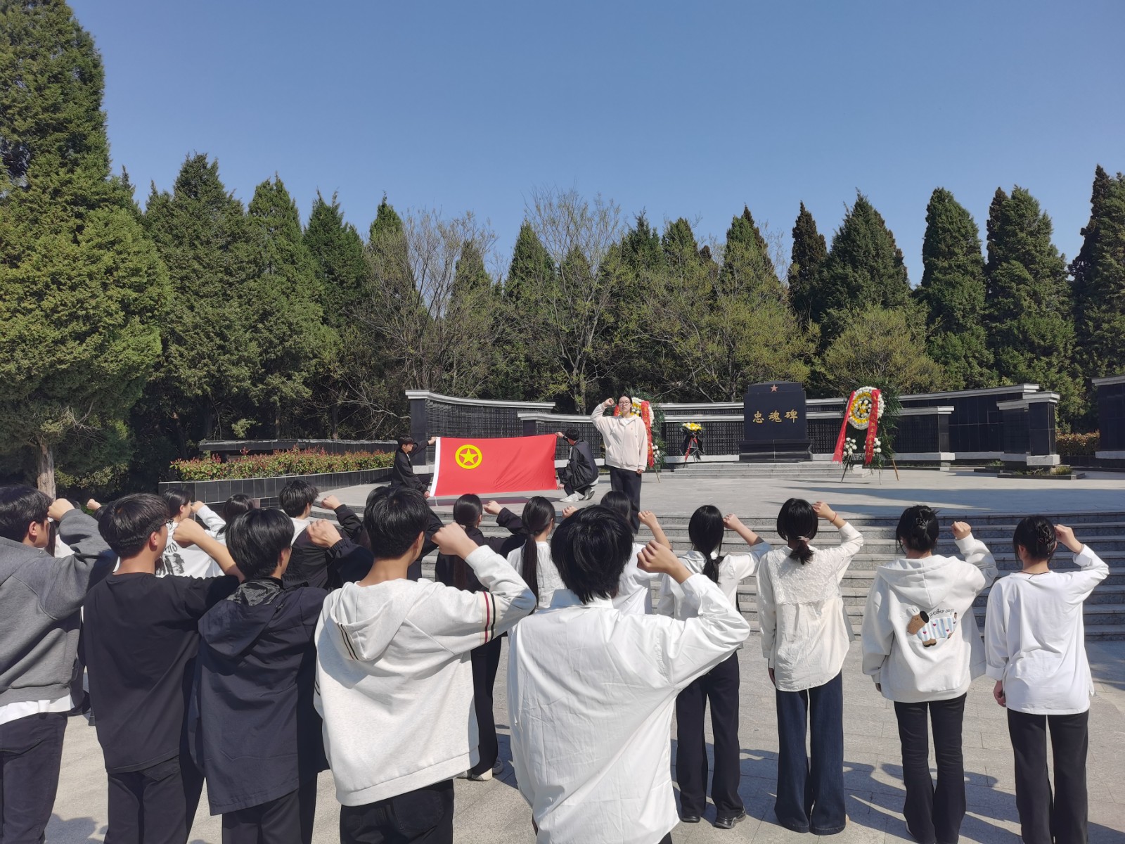 传承红色基因3.jpg